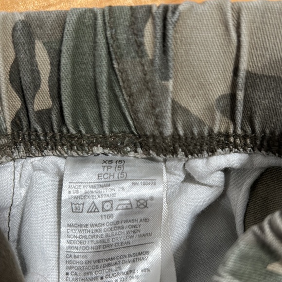 Old Navy camo cargo shorts - Picture 5 of 5